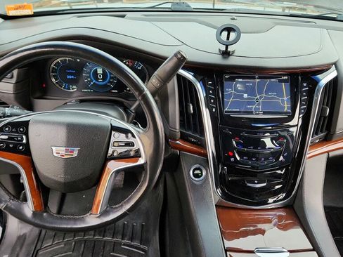 Used 2018 Cadillac Escalade ESV Luxury AWD/4WD image 15