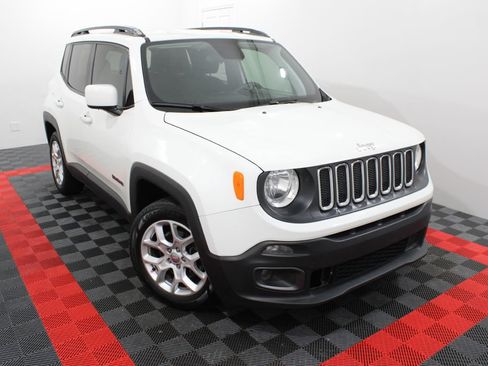 Used 2018 Jeep Renegade Latitude FWD image 1