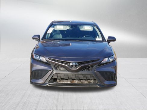 Used 2023 Toyota Camry SE image 2