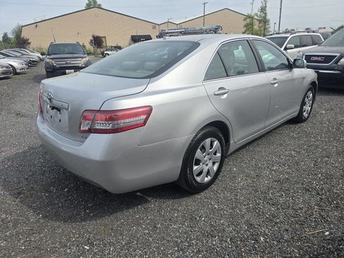 Used 2010 Toyota Camry LE FWD image 13