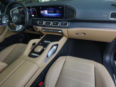 Used 2025 Mercedes-Benz GLS 450 4MATIC image 7