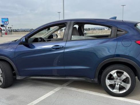 Used 2017 Honda HR-V LX image 5