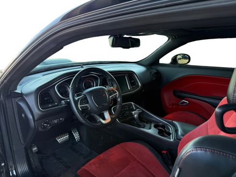 Used 2016 Dodge Challenger R/T Scat Pack RWD image 9