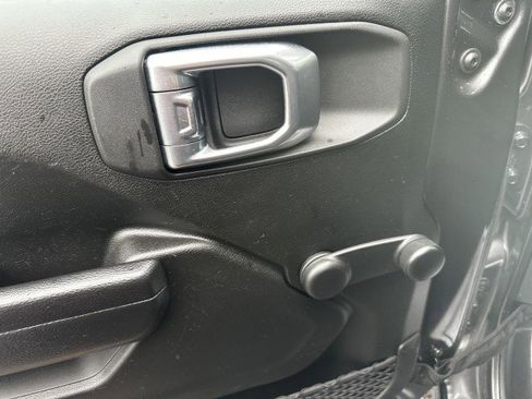 Used 2024 Jeep Wrangler Sport image 17