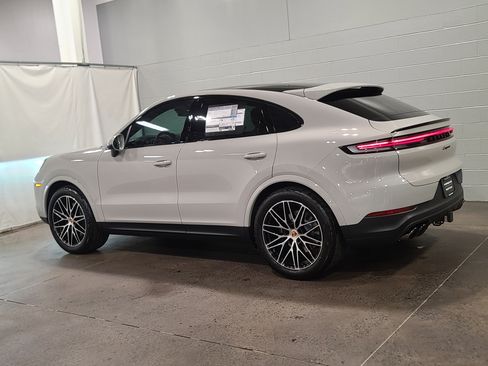 New 2026 Porsche Cayenne Coupe image 3