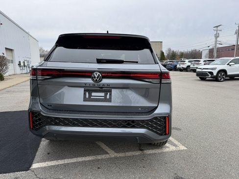 New 2026 Volkswagen Tiguan SE R-Line AWD/4WD image 4