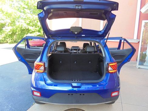 Used 2024 Hyundai Venue Limited FWD image 29