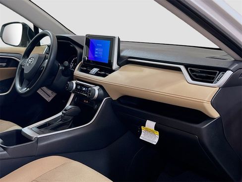 New 2025 Toyota RAV4 XLE image 27