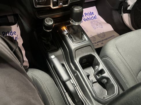 Used 2022 Jeep Wrangler Unlimited Sport image 25