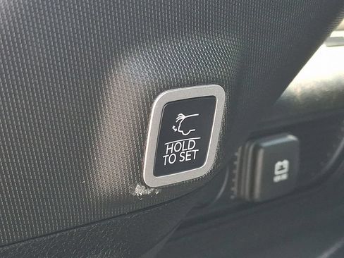 Used 2025 Jeep Grand Cherokee Limited w/ Luxury Tech Group II AWD/4WD image 30