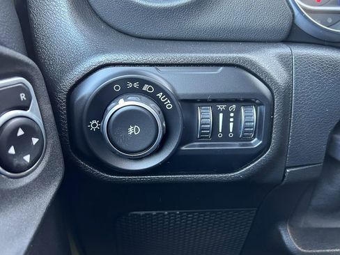 Used 2021 Jeep Wrangler Unlimited Sahara w/ Uconnect 4C Nav & Sound Group image 18