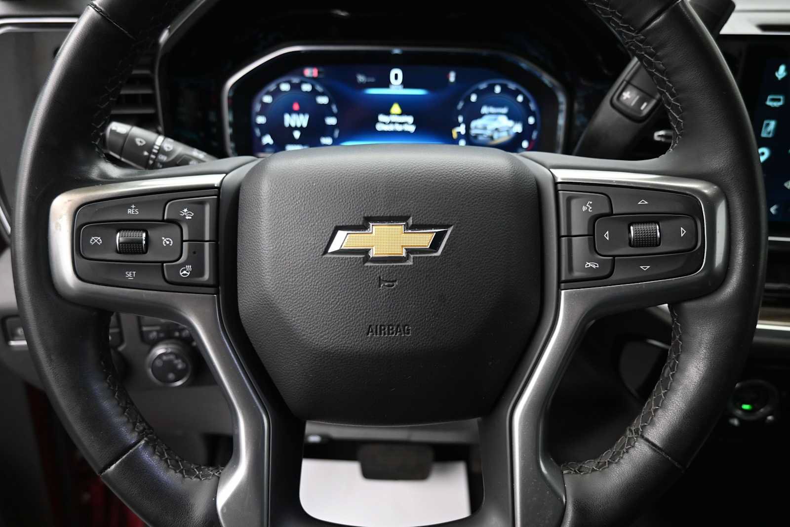 Used 2024 Chevrolet Silverado 1500 LT AWD/4WD image 6