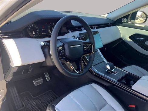 Certified 2025 Land Rover Range Rover Evoque Dynamic SE AWD/4WD image 17