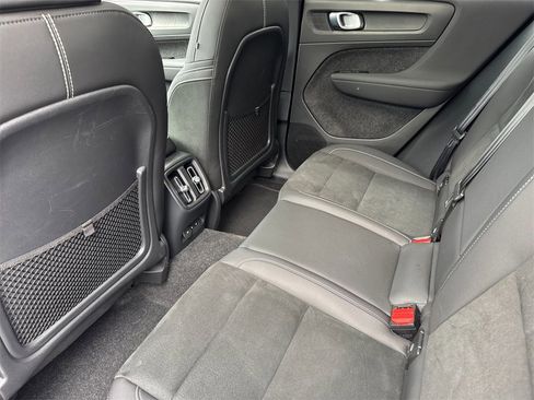 Certified 2023 Volvo C40 P8 Recharge Ultimate image 11