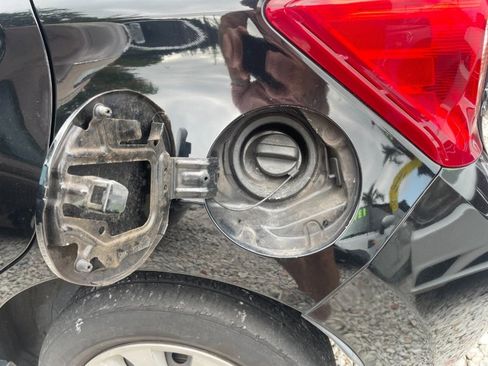 Used 2016 Nissan Versa SV image 17