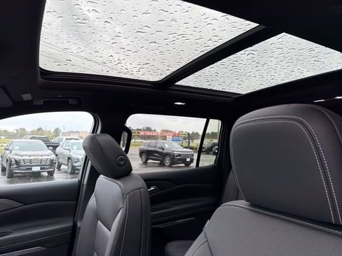 New 2026 Chevrolet Traverse LT w/ Sun and Wheel Package FWD image 10