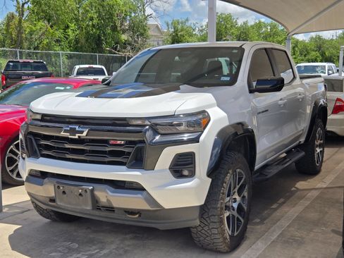 Used 2023 Chevrolet Colorado Z71 AWD/4WD image 3