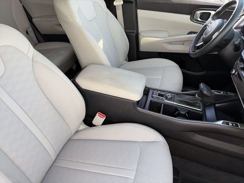 Certified 2024 Kia Sorento S w/ Panoramic Sunroof Package FWD image 10