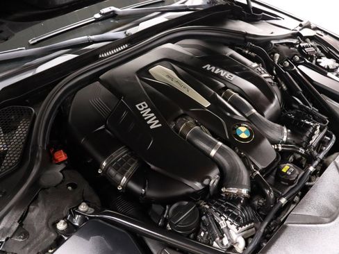 Used 2018 BMW 750i xDrive AWD/4WD image 17