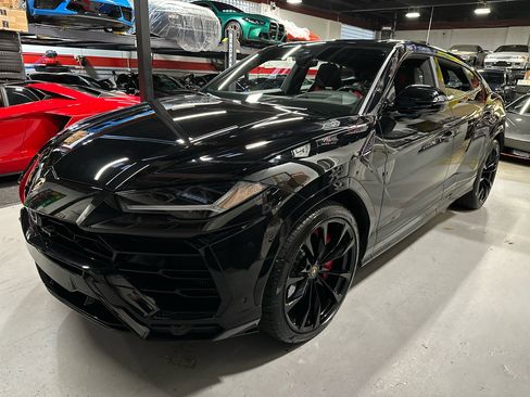 Used 2022 Lamborghini Urus image 10
