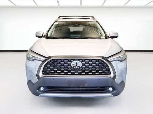 Used 2023 Toyota Corolla Cross XLE FWD image 2