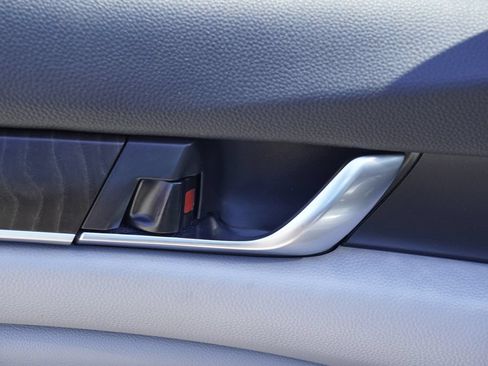 Used 2020 Honda Accord EX image 8