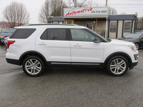 Used 2017 Ford Explorer XLT w/ Equipment Group 202A image 4