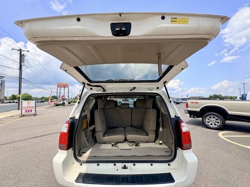 Used 2007 Toyota 4Runner SR5 AWD/4WD image 27