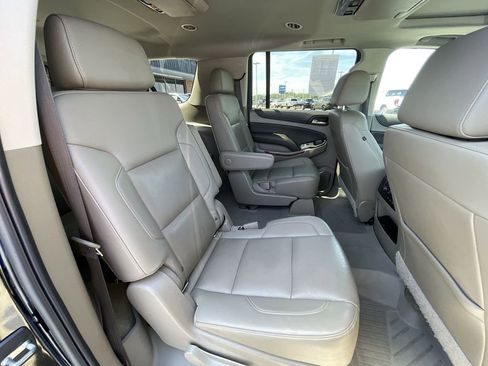 Used 2019 Chevrolet Suburban Premier RWD image 28