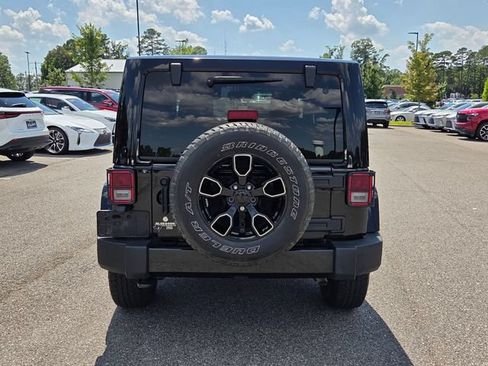 Used 2018 Jeep Wrangler Sahara AWD/4WD image 4