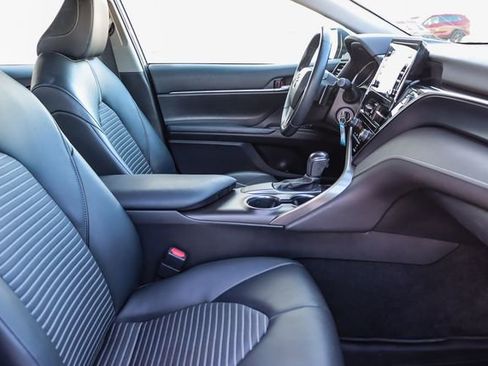 Used 2021 Toyota Camry SE image 18