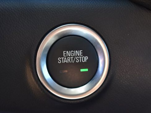 Used 2024 GMC Terrain SLE image 28