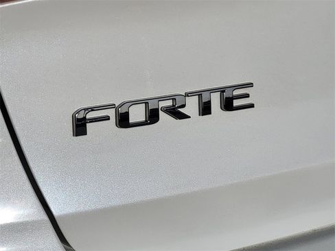 Used 2017 Kia Forte LX w/ LX Popular Package image 15