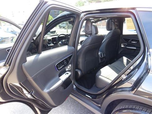 Used 2024 Mercedes-Benz GLC 300 4MATIC image 22