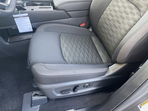 New 2025 Nissan Pathfinder SV image 7