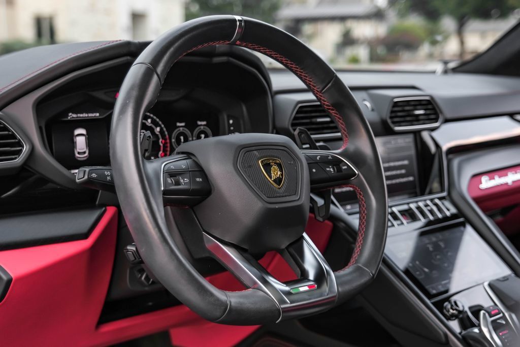 Used 2022 Lamborghini Urus AWD/4WD image 14