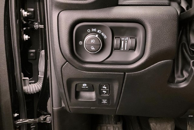 Used 2025 RAM 1500 Big Horn AWD/4WD image 40
