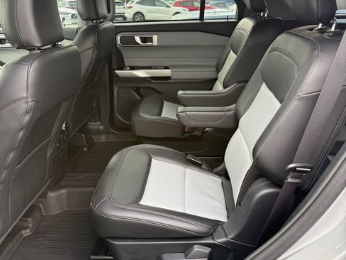 Used 2023 Ford Explorer XLT w/ Equipment Group 202A AWD/4WD image 15
