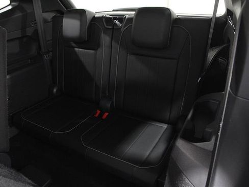 Certified 2023 Volkswagen Tiguan SE R-Line image 18