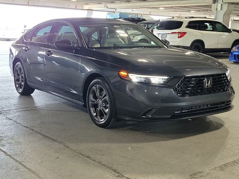 Used 2023 Honda Accord EX image 31
