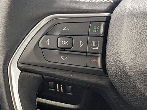 New 2025 Jeep Grand Cherokee Altitude image 18