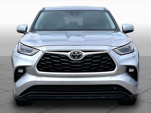Certified 2024 Toyota Highlander LE FWD image 4