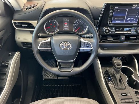 Used 2022 Toyota Highlander L AWD/4WD image 15