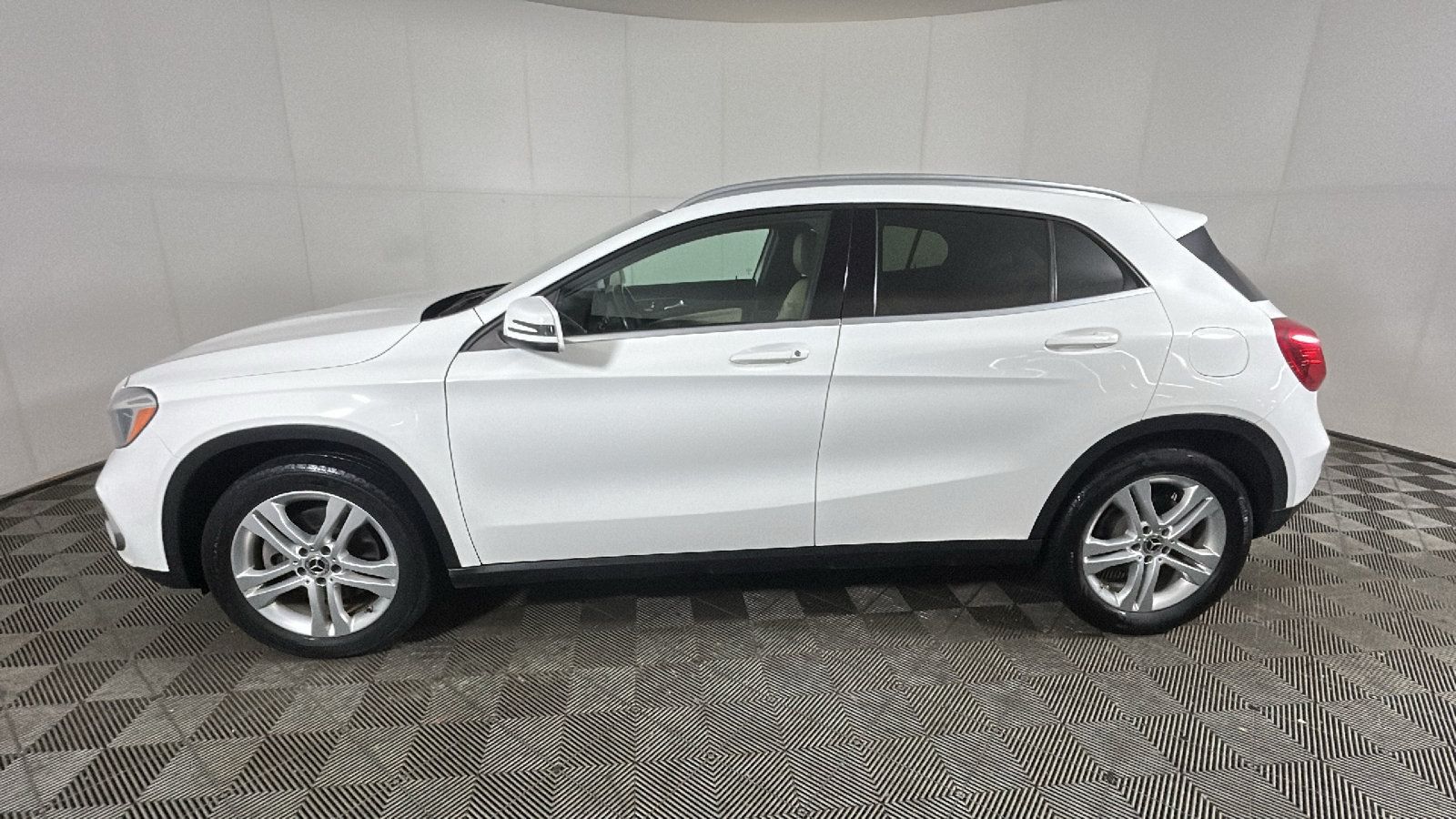 Used 2019 Mercedes-Benz GLA 250 4MATIC image 5