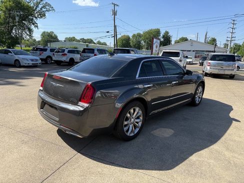 Used 2019 Chrysler 300 Limited AWD/4WD image 4