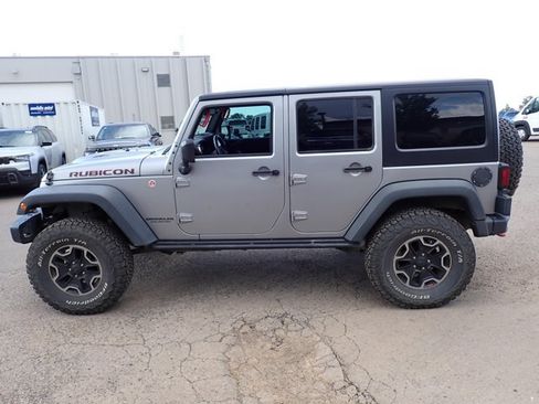 Used 2017 Jeep Wrangler Unlimited Rubicon AWD/4WD image 2