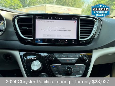 Used 2024 Chrysler Pacifica Touring-L FWD image 16