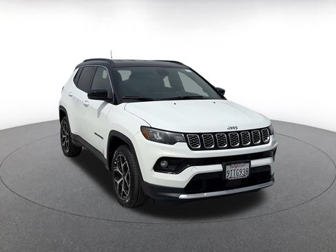 Used 2025 Jeep Compass Limited AWD/4WD image 3