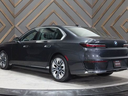 Used 2025 BMW i7 xDrive60 image 18