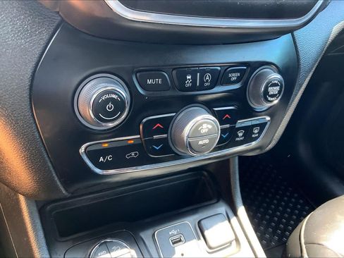 Used 2023 Jeep Cherokee Trailhawk w/ Trailer Tow Group AWD/4WD image 33